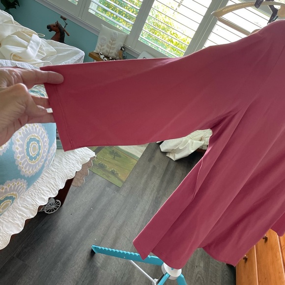 Elegant Pink Women's Top - Picture 1 of 6